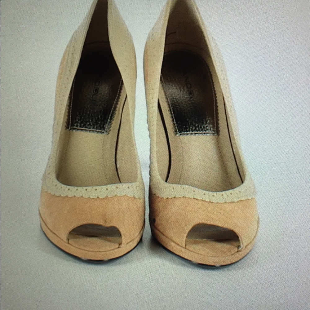 Peep toe Bandolino tan heel shoes - Picture 6 of 6